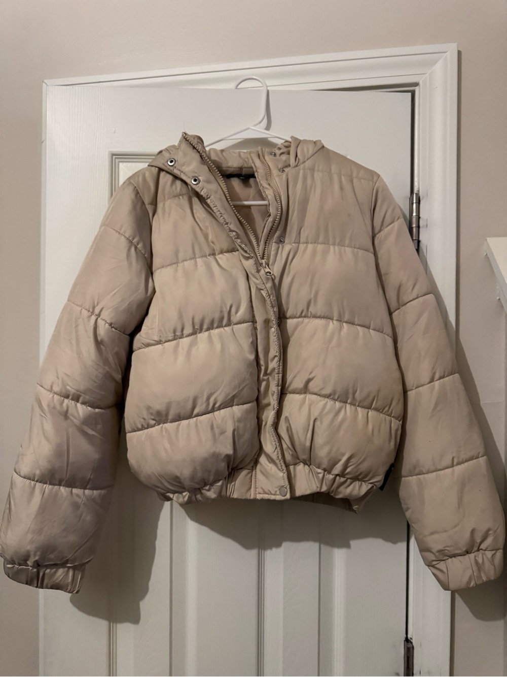 Missguided Beige Cropped Puffer Jacket with Hood